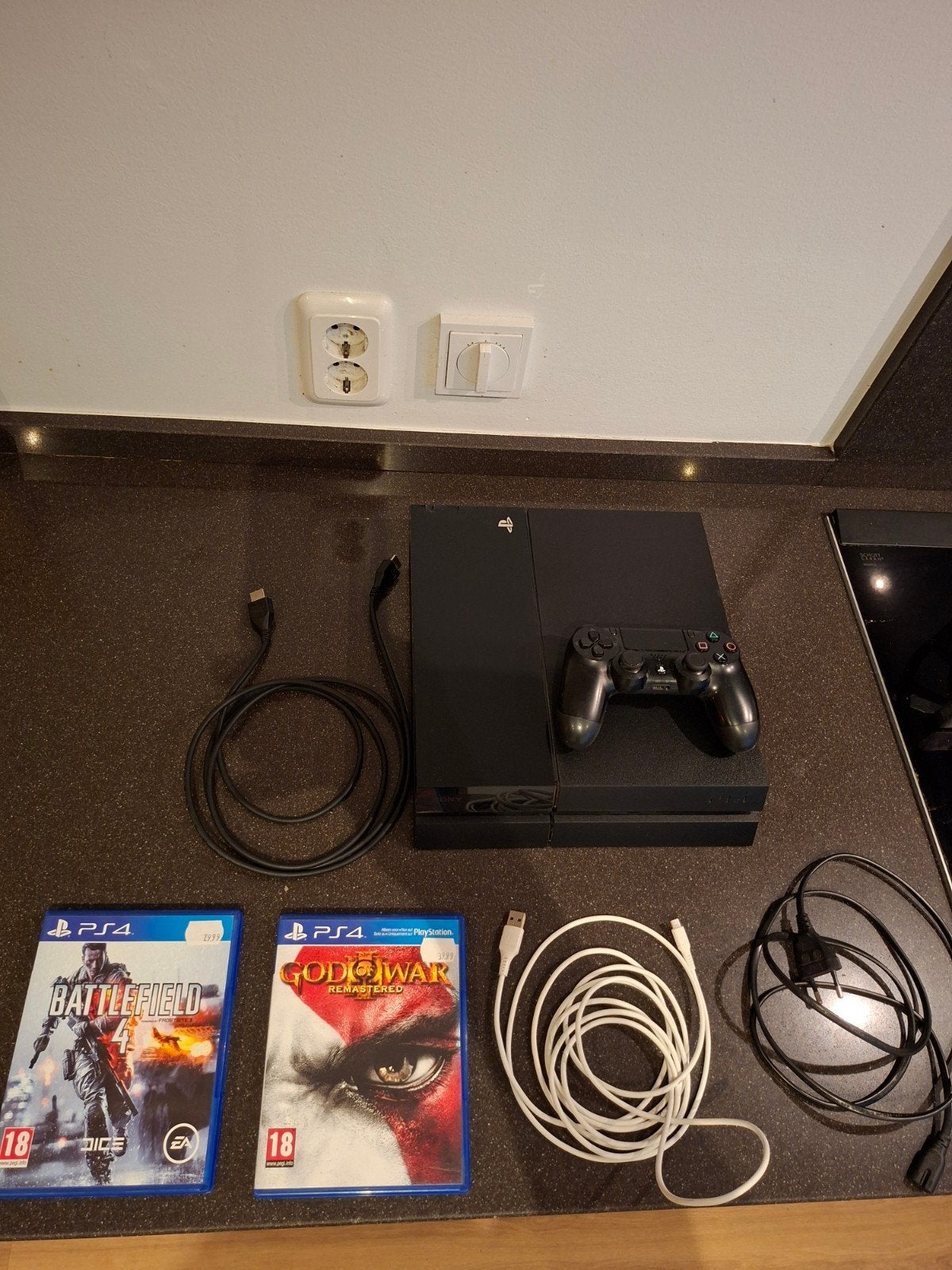 PlayStation 4 met controller en 2 games, Ophalen, Met 1 controller, Original, Gebruikt