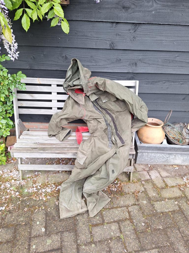 Vispak Albatros, Ophalen, Kleding