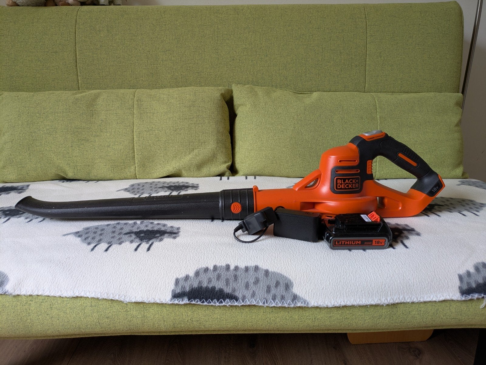 Bladblazer en Heggenschaar black Decker, Ophalen, Zo goed als nieuw, Accu, Black en Decker