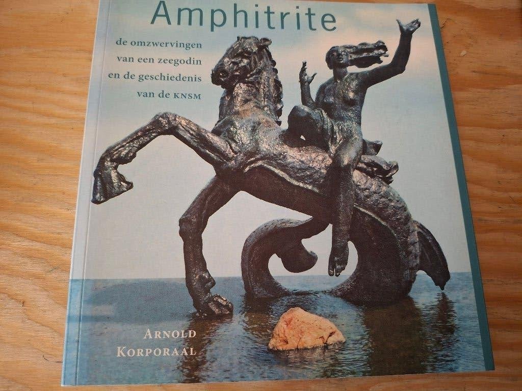 Amphitrite: De omzwervingen van een zeegodin, Boeken, Gelezen, Verzenden, Beeldhouwkunst, Arnold Korporaal