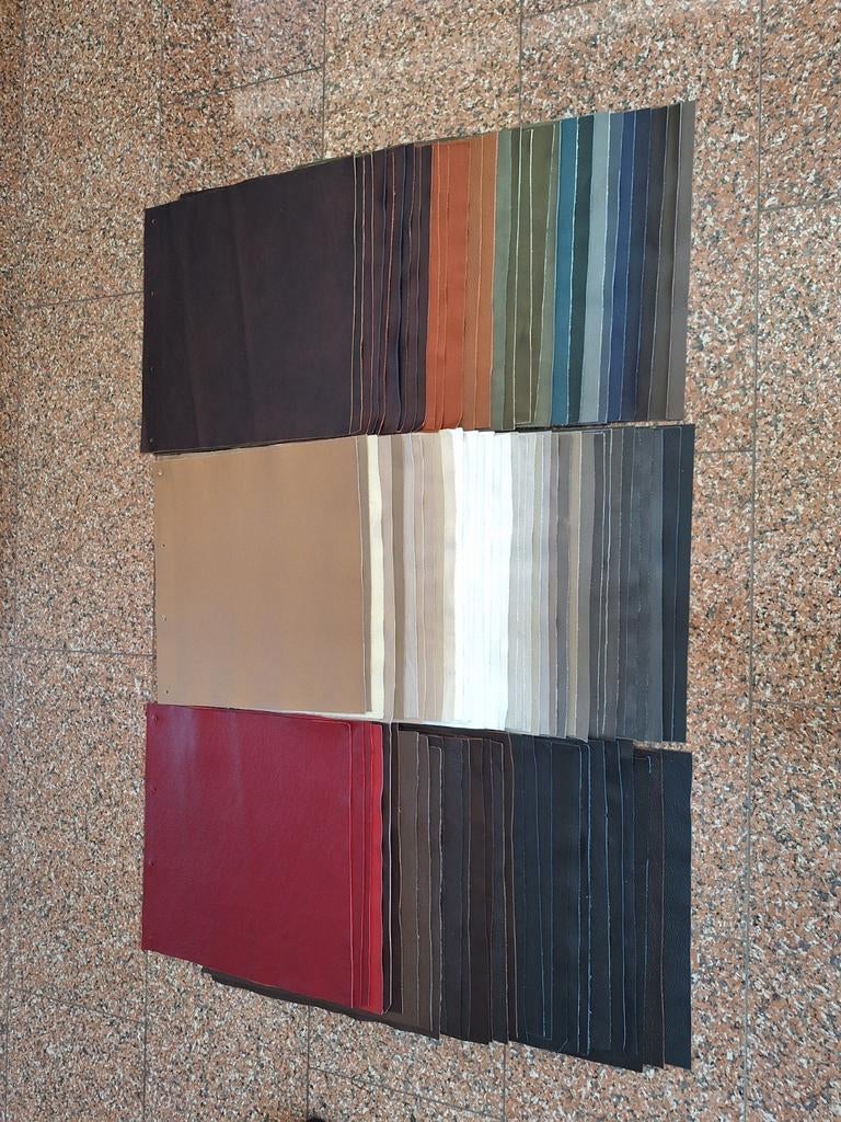 91 stuks echt leer 40x40 cm - Diverse kleuren, Gebruikt, Overige kleuren, Leer of Kunstleer, Ophalen of Verzenden
