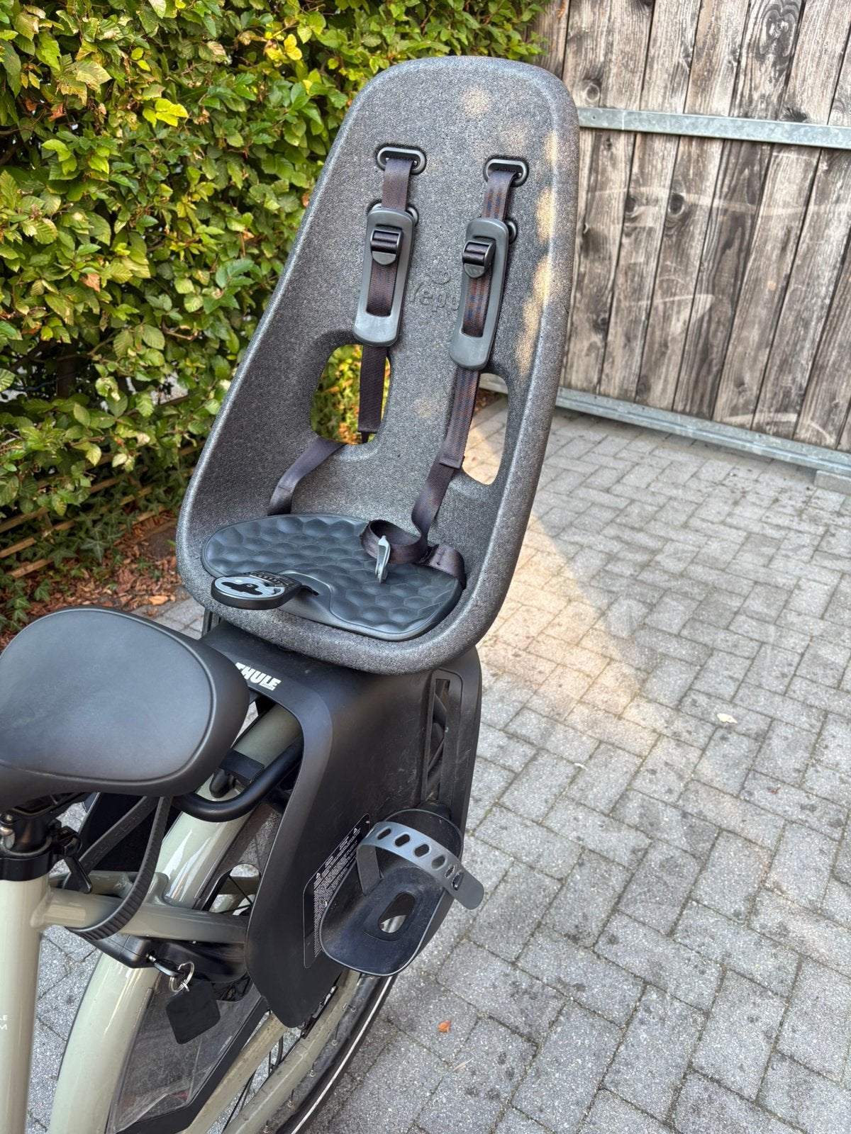 Thule Yepp Nexxt Maxi achterzitje, Fietsen en Brommers, Fietsaccessoires | Fietsstoeltjes, Ophalen, Zo goed als nieuw