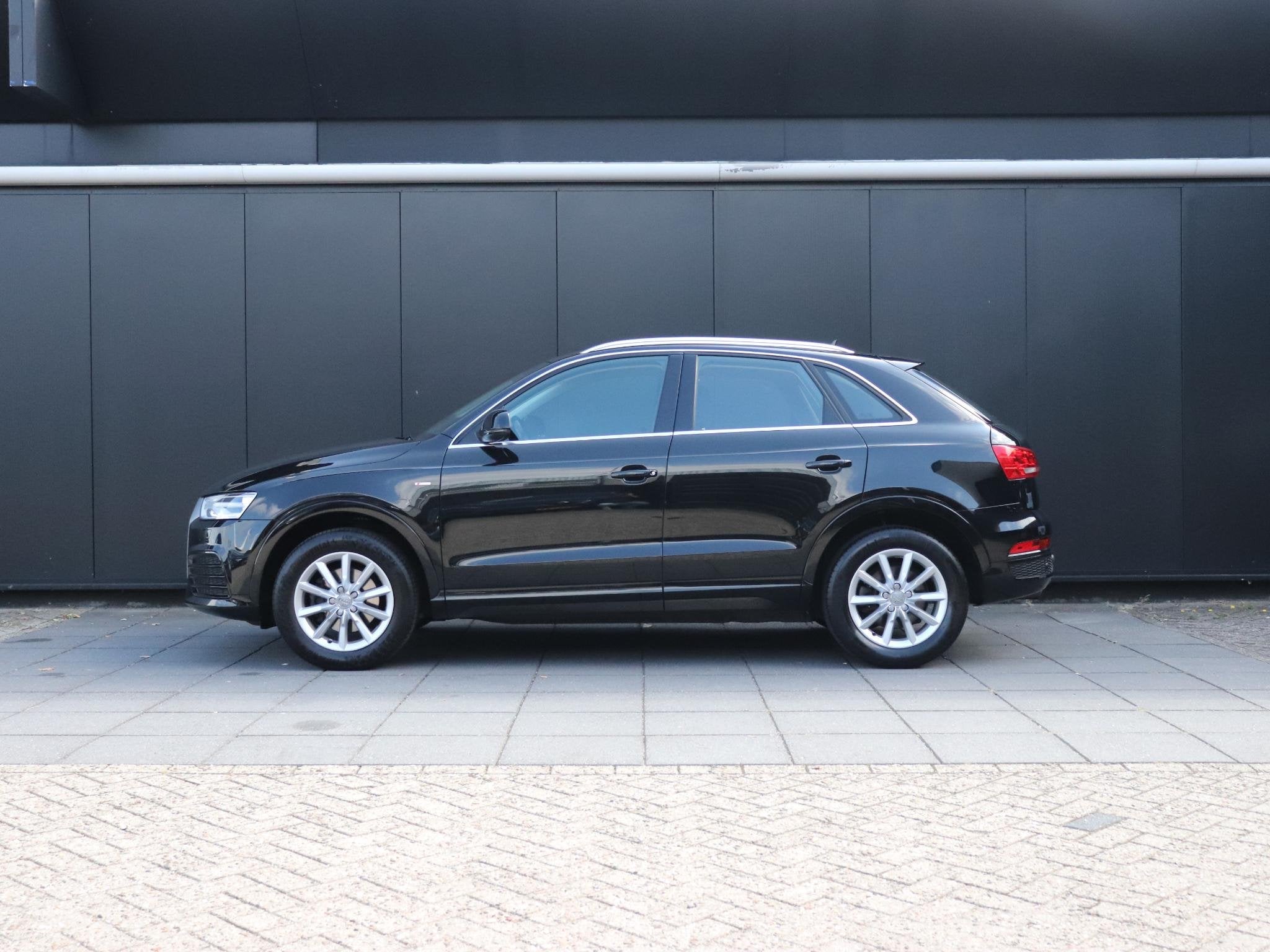 Audi Q3 1.4 TFSI CoD Adrenalin | AUT. | PDC | TREKHAAK | NAV, 4 cilinders, 150 pk, Zwart, Origineel Nederlands