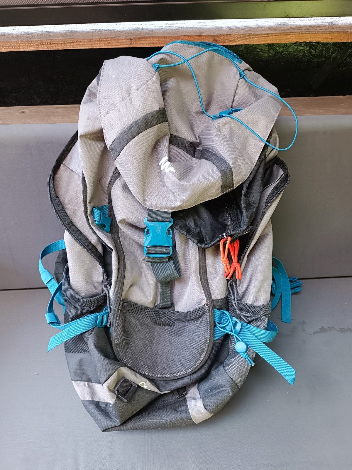 Quechua backpack 50 liter - Ideaal voor wandelen en reizen, Ophalen, Gebruikt
