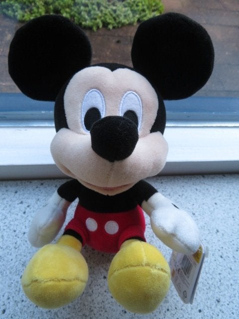 Disney 2 x een zittende Mickey Mouse zacht velours, Muis, Disney, Nieuw, Ophalen of Verzenden