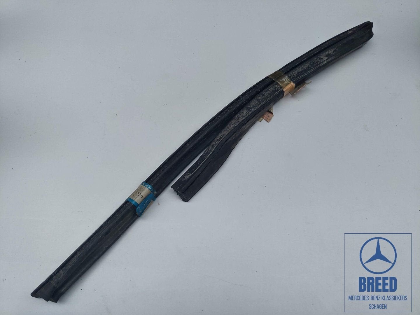 NOS rubber zijraam links voor coupédak Mercedes-Benz R107 SL, -, Nieuw, Ophalen of Verzenden, -