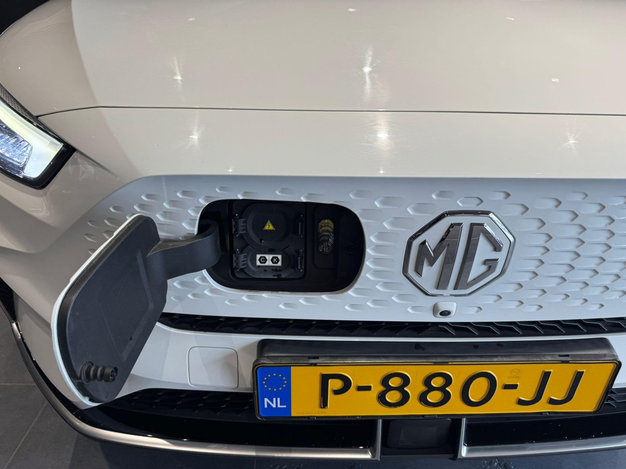 MG ZS EV Standard Range Luxury 50 kWh | Leder | Led Koplampe, Auto's, MG, 12 maanden, Gebruikt, ZS, Wit