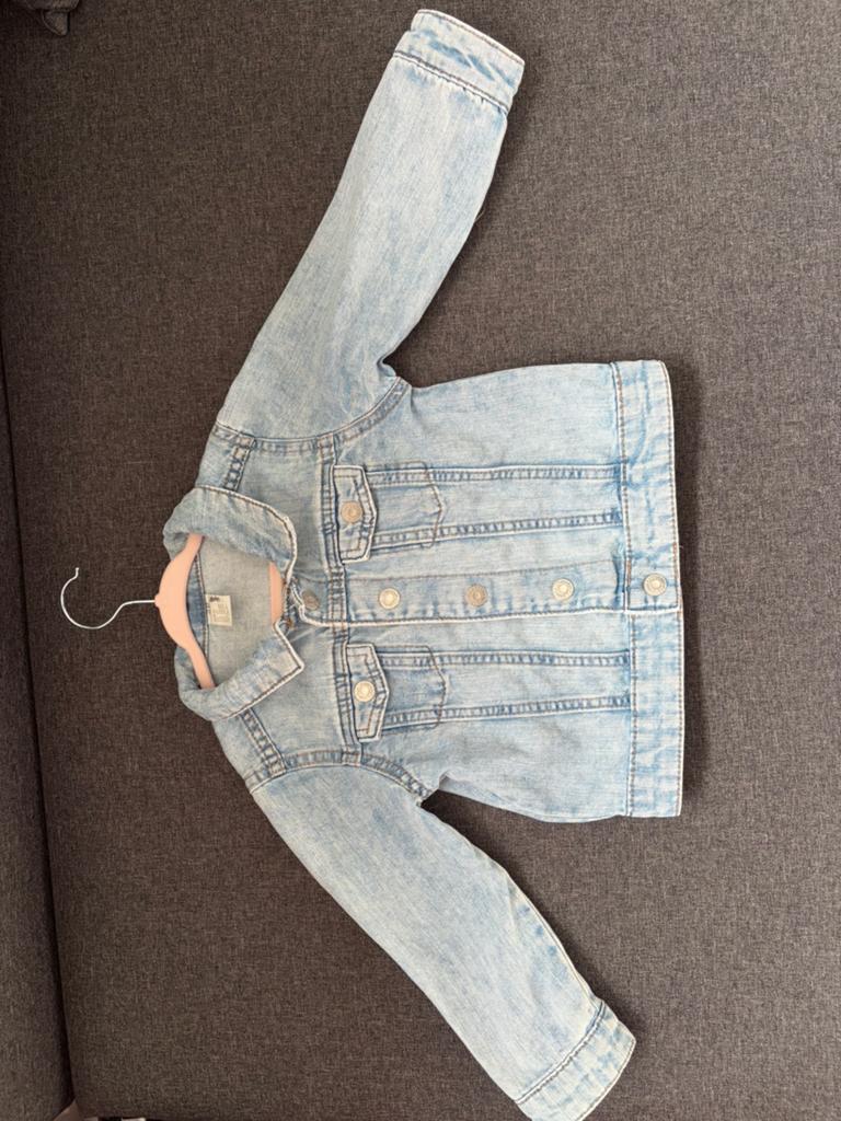Spijkerjasje, Kinderen en Baby's, Babykleding | Maat 80, Ophalen, Zo goed als nieuw, Meisje, Jasje