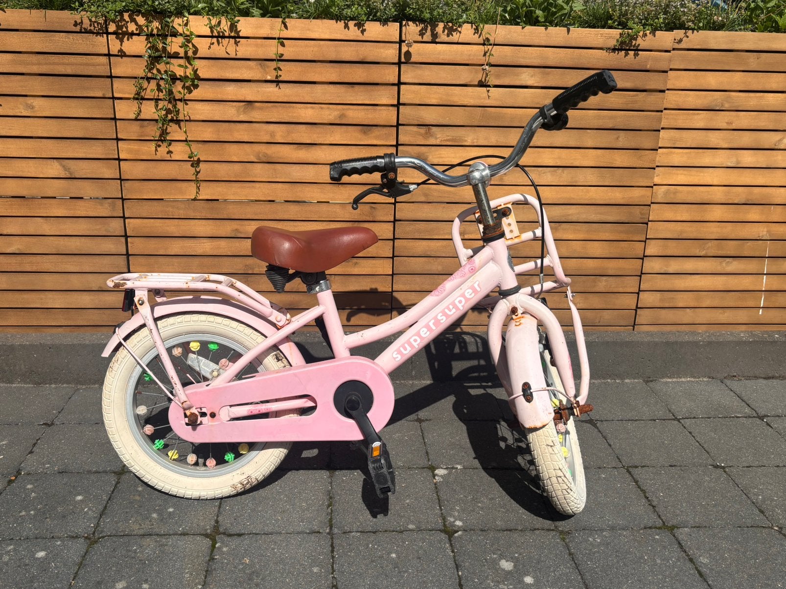 Gratis lichtroze kinderfietsje, Ophalen, Zo goed als nieuw, 16 inch