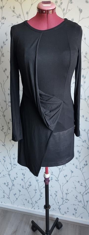 BLACKY DRESS Zwart Gevoerd Longsleeve-Jurkje maat 38, Kleding | Dames, Jurken, Zo goed als nieuw, Maat 38/40 (M), Zwart, Boven de knie