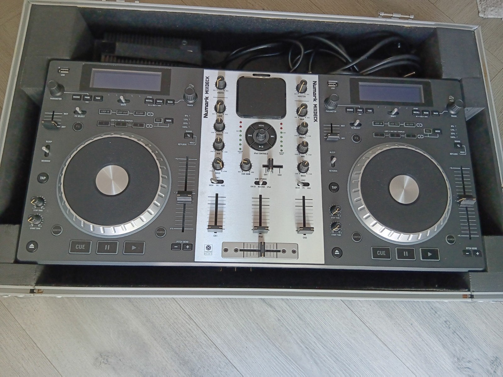 Numark Mixdeck DJ Controller with Flight Case, Ophalen of Verzenden, Gebruikt, Numark