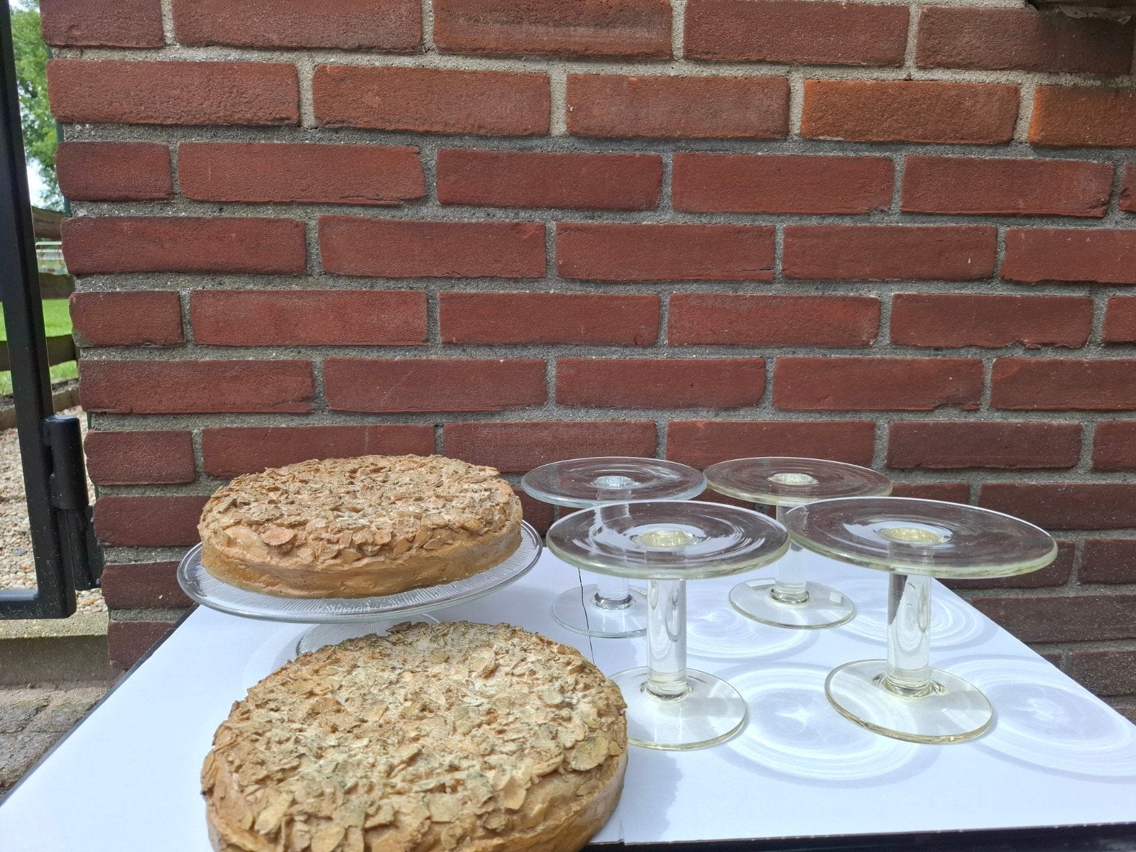 Meerdere glazen glas taartplateau op voet evt decoratie, Huis en Inrichting, Keuken | Servies, Ophalen, Nieuw