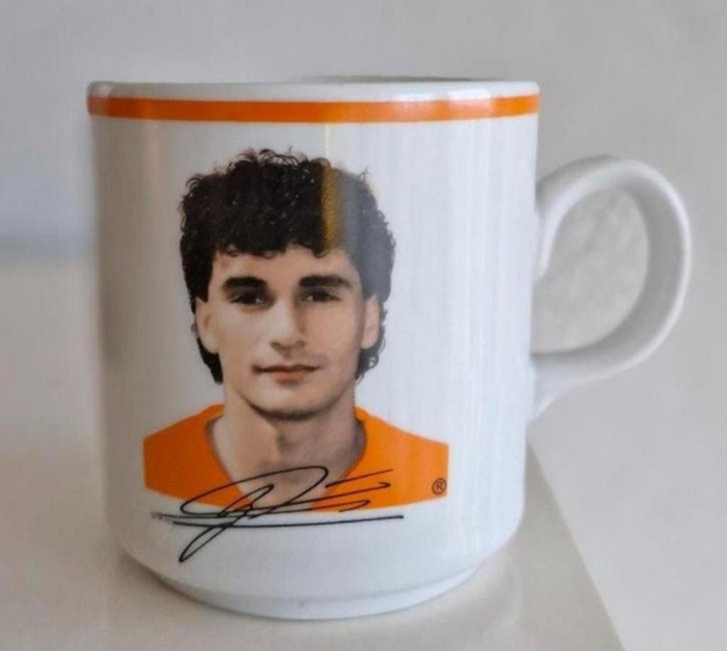 Beker Nederlands Elftal Gerald Vanenburg, Ophalen of Verzenden, Zo goed als nieuw, Overige stijlen, Kop(pen) en/of Schotel(s)