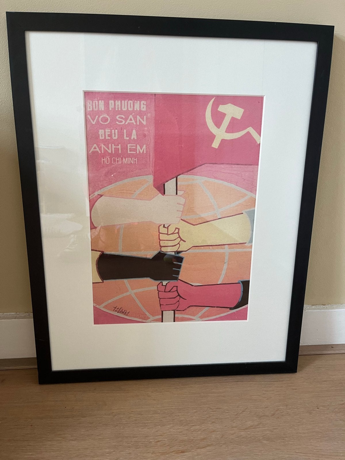 Ingelijste vintage propaganda poster Vietnam 46x58cm, Huis en Inrichting, Woonaccessoires | Schilderijen, Tekeningen en Foto's