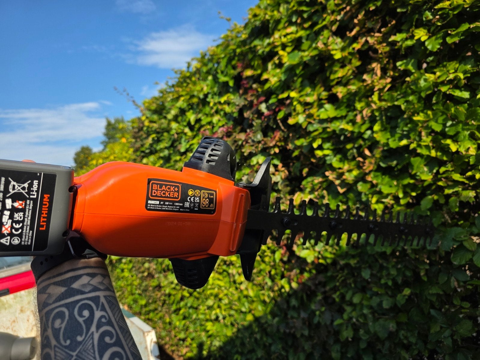 Black+Decker Heggenschaar op Accu 18V - Zo goed als nieuw, Ophalen of Verzenden, Zo goed als nieuw, Accu, Black+Decker