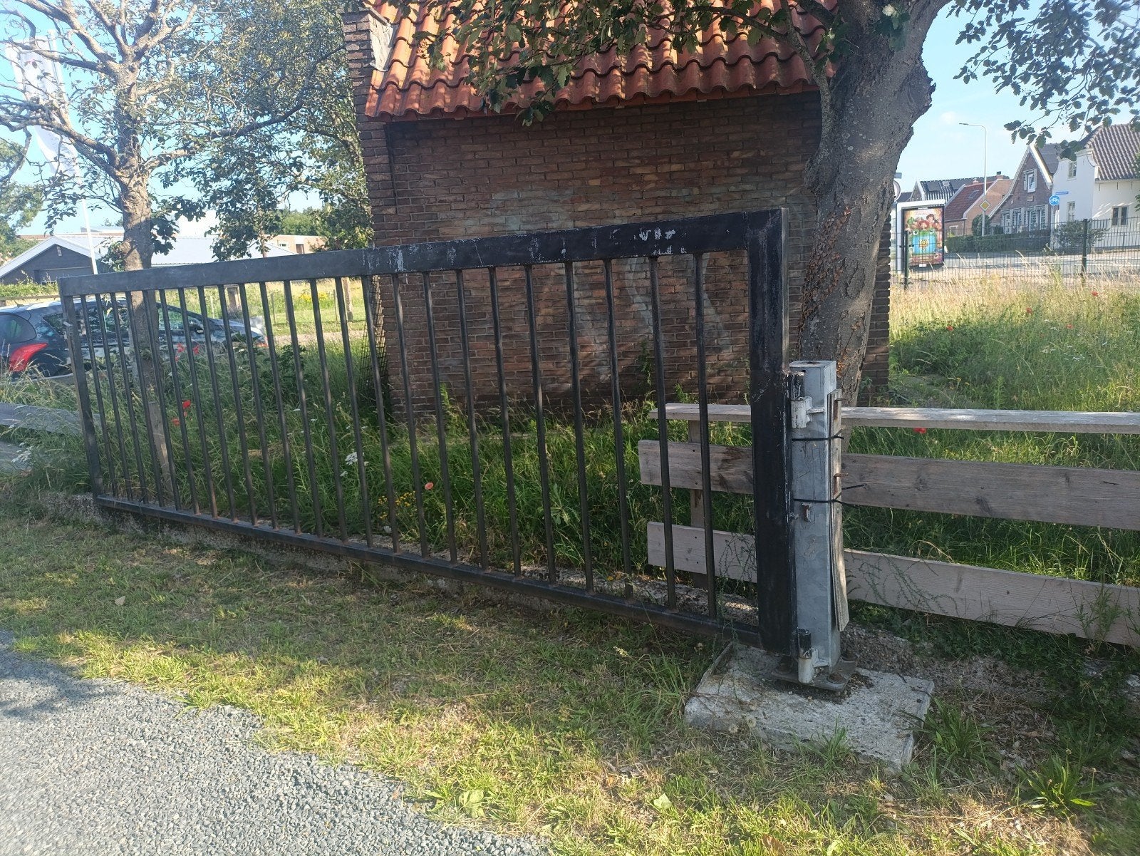 Robuust stalen ingegraven draaihek - 4m breed, 173cm hoog, Ophalen of Verzenden, Gebruikt, IJzer, Spijlenhekwerk