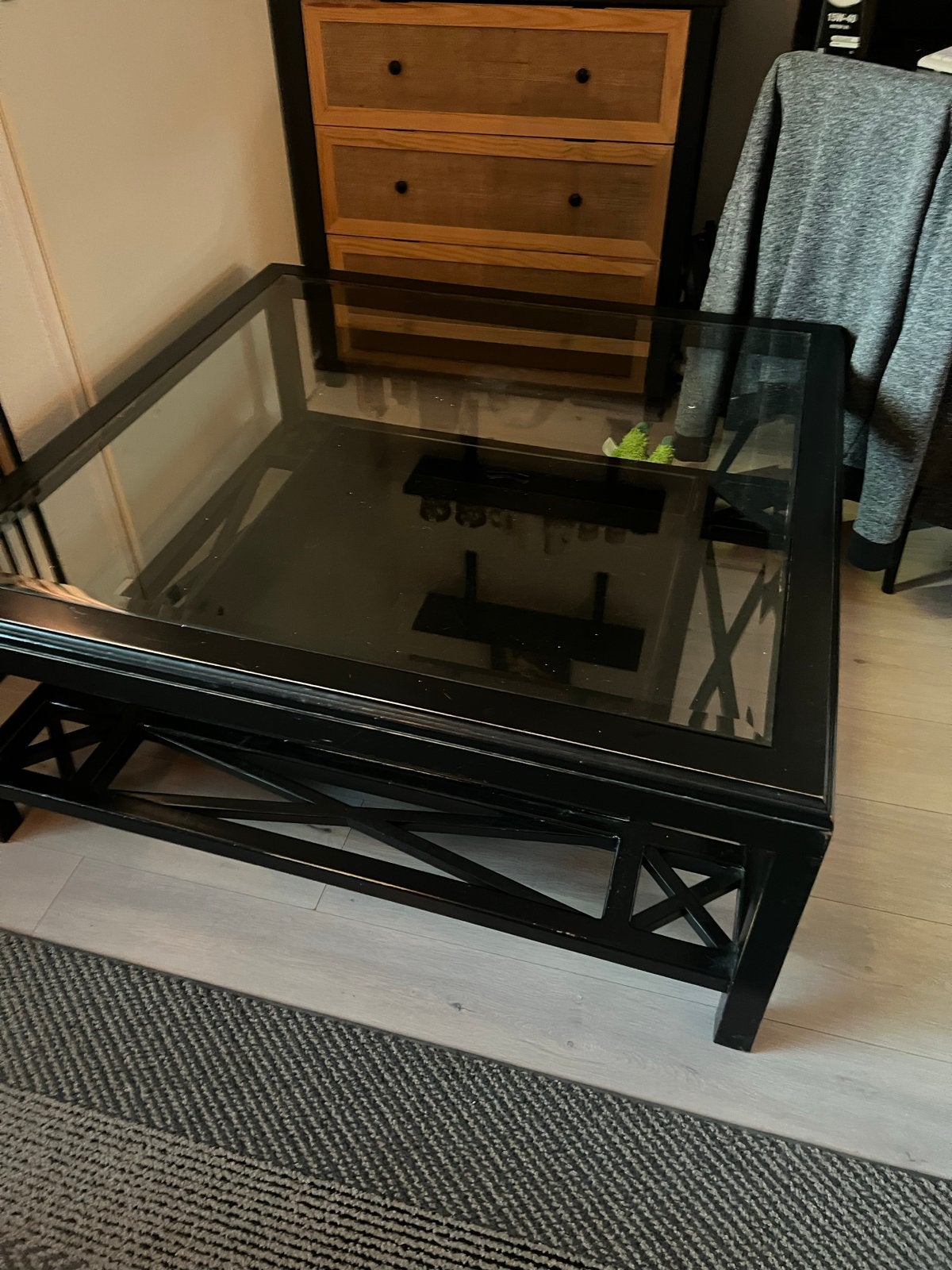 Zwarte salontafel met glasplaat - opknapper, Ophalen, Gebruikt, Vierkant, Glas
