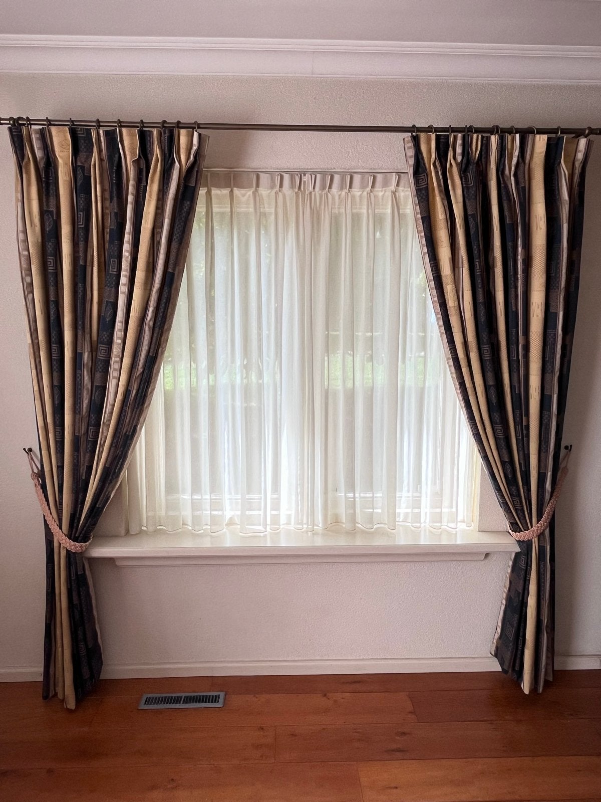 Gordijnen - Blauw, beige met goudkleurig patroon, Ophalen, Gebruikt, 210 cm, Lichtdoorlatend
