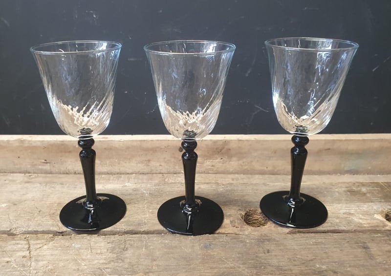 Set van 3 Vintage Luminarc Wijnglazen met Zwarte Voet, Ophalen of Verzenden