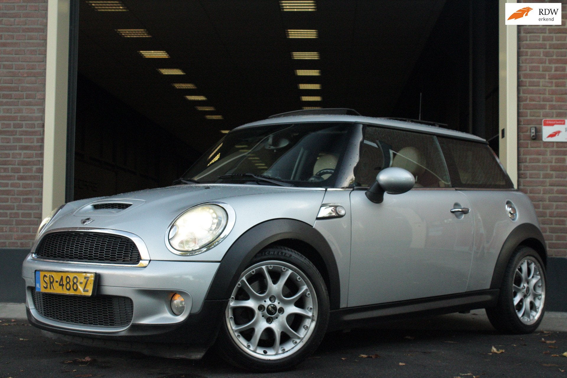 Mini 3-Deurs 1.6 Cooper S|Panoramadak|CarPlay|Xenon|, Auto's, Mini, Voorwielaandrijving, Stoelverwarming, Gebruikt, Beige