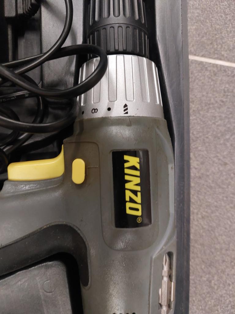 Kinzo 18v boormaschine +3 accu's + 2 laders, Ophalen of Verzenden, Zo goed als nieuw, Minder dan 400 watt, Boor- en Schroefmachine