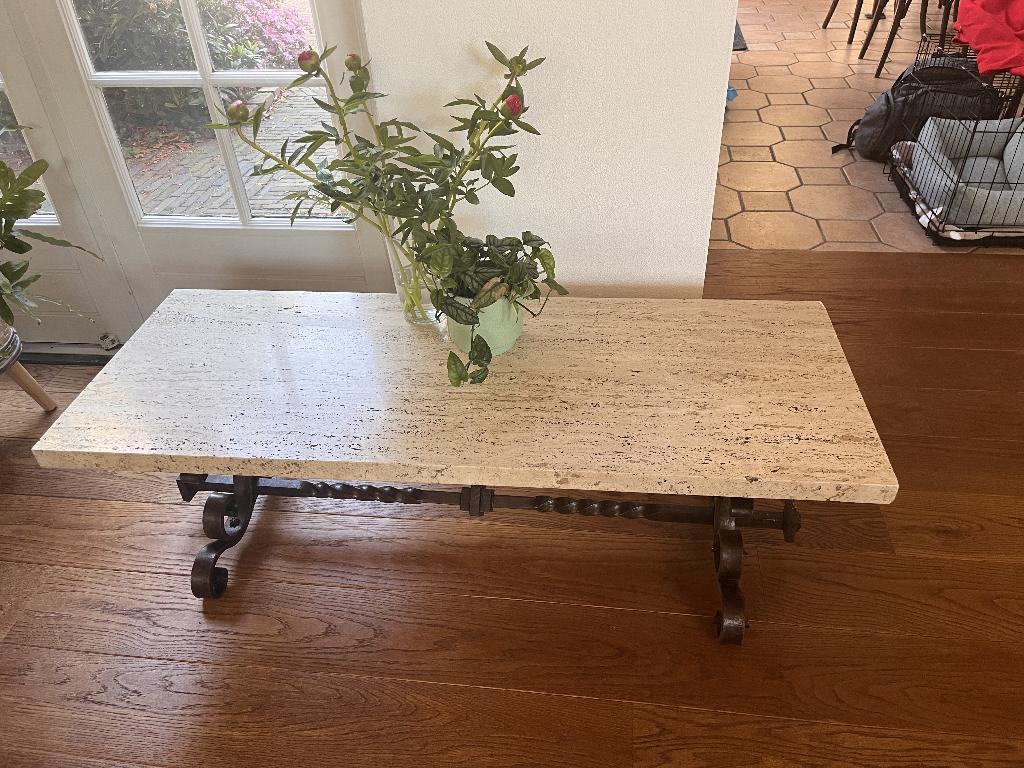 Midcentury vintage salontafel (travertijn en gietijzer), Huis en Inrichting, Tafels | Salontafels, Ophalen, 100 tot 150 cm, 50 tot 100 cm