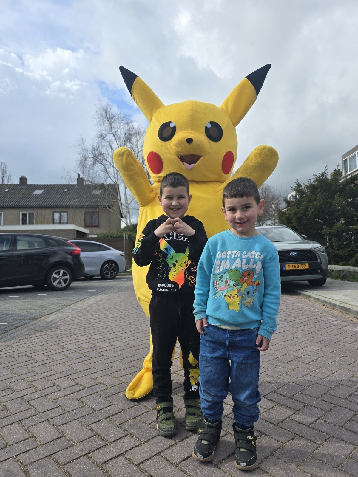Pikachu te huur met en zonder acteur / kinderfeestje, Hobby en Vrije tijd, Ophalen of Verzenden, Verjaardag