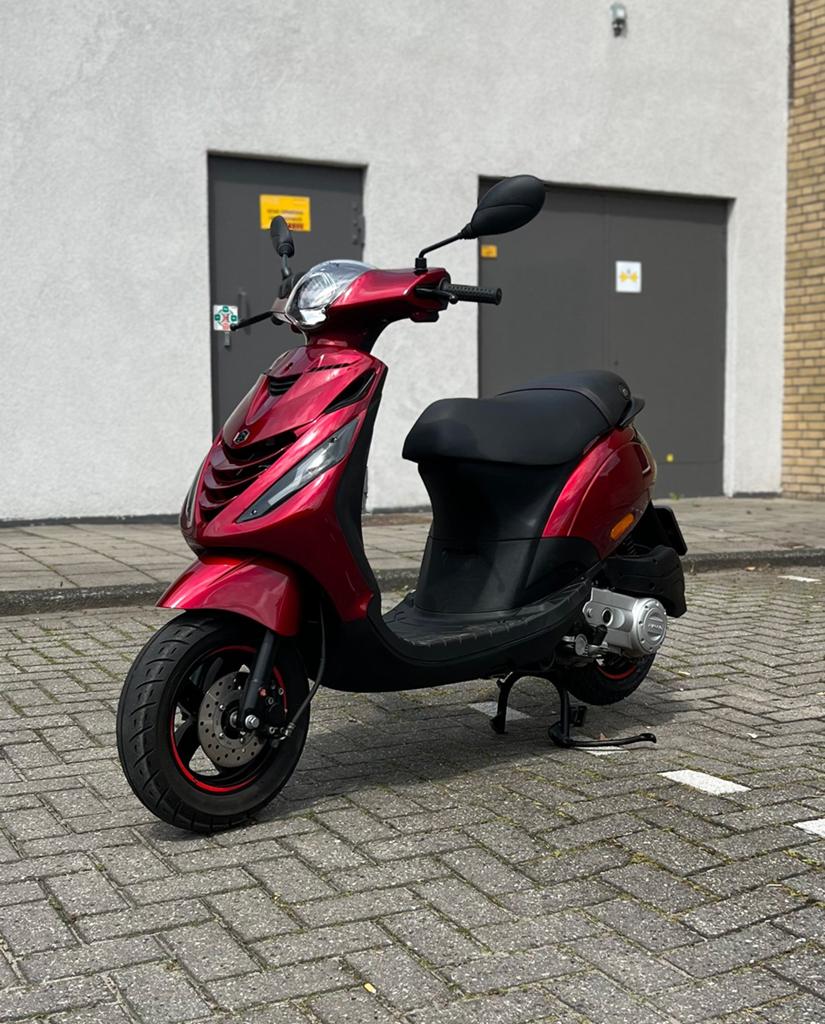 Gezocht opknapper loop of sloop piaggio zip zonder wok, Fietsen en Brommers, Ophalen, Benzine, Zip