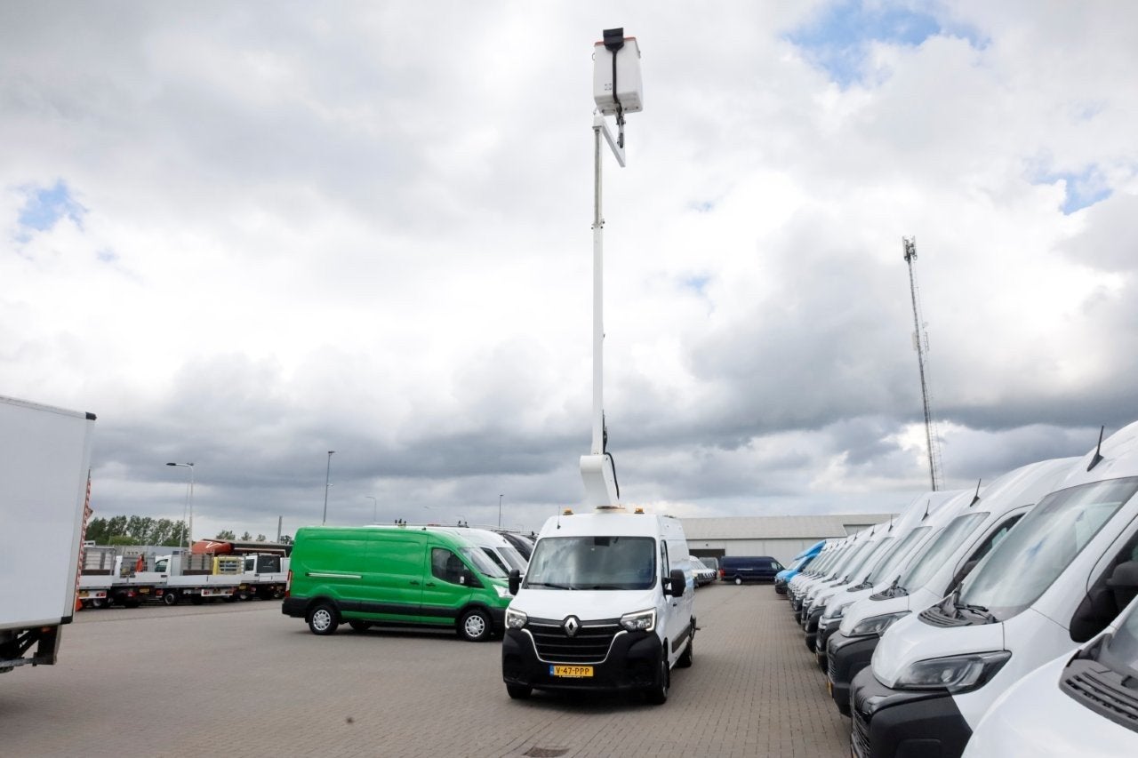 Renault Master T35 2.3 dCi 145pk L2H2 121FT Hoogwerker Werkh, Auto's, Bestelauto's, Voorwielaandrijving, 145 pk, Gebruikt, Euro 6