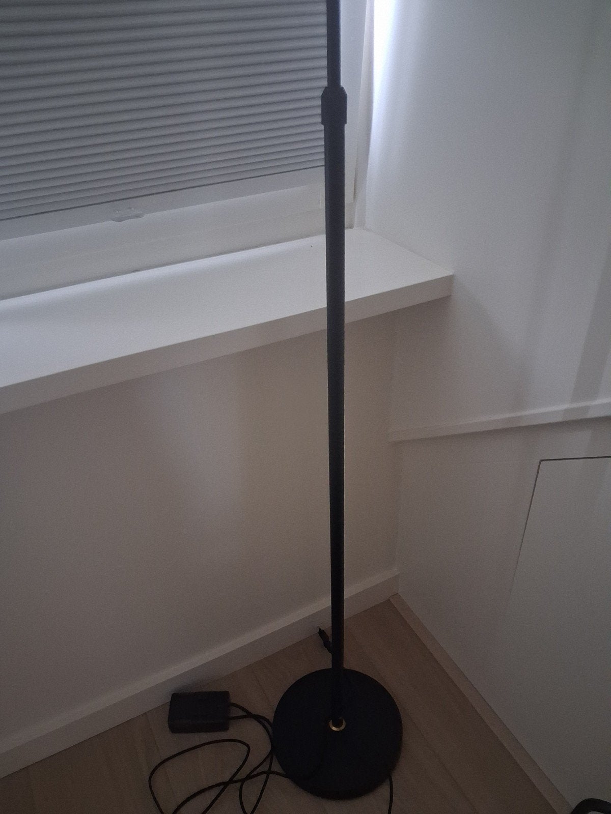 Zwarte staande lamp Nordin Karwei, Ophalen, E27 (groot), Zo goed als nieuw, Metaal