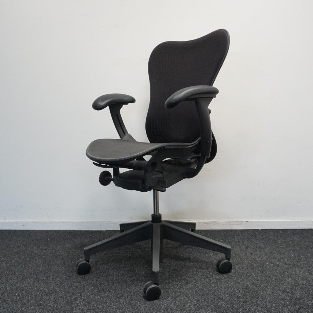 Herman Miller Mirra 2 Bureaustoelen | Zwart/Antraciet