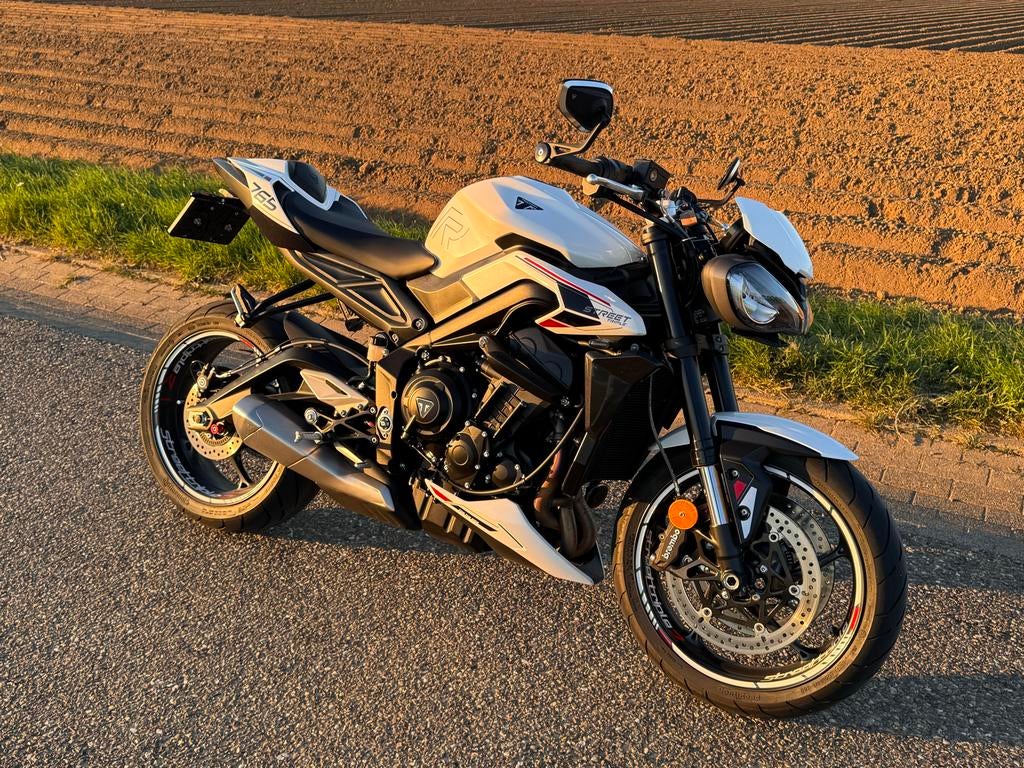 Street Triple 765R, 5400km, nieuwst. garantie, veel opties, Motoren, Motoren | Triumph, Occasion, Motorrijbewijs A, Handvatverwarming
