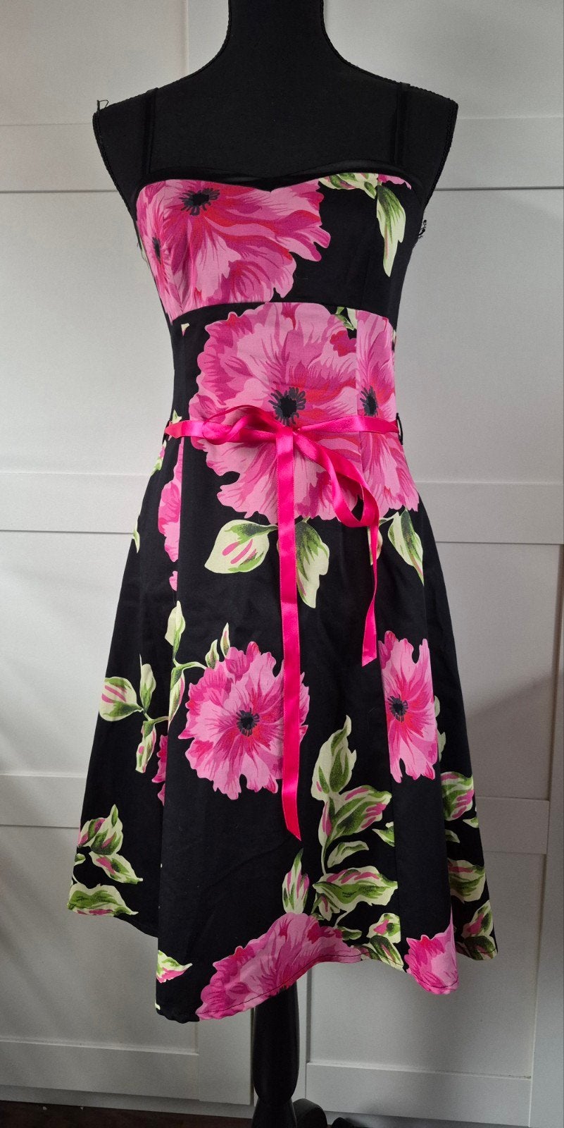 Steps cocktailjurk met bloemenprint en roze lint, Zwart, Ophalen of Verzenden, Steps, Maat 36 (S)