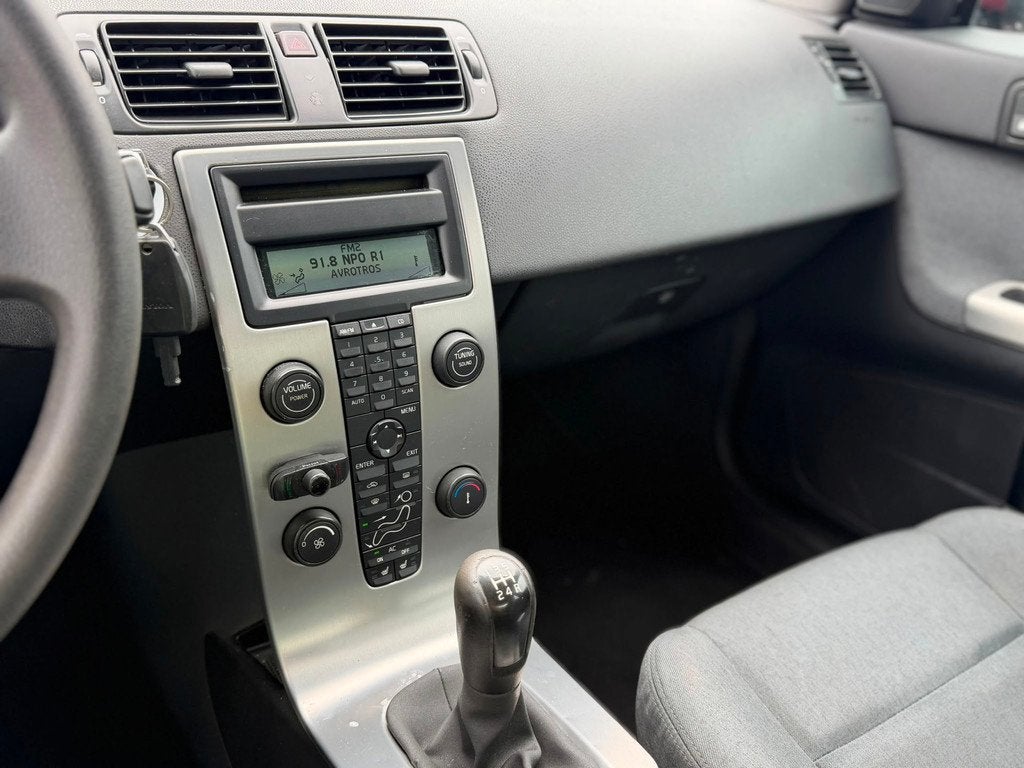 Volvo S40 2.4 Kinetic 5-Cilinder 2004 Handgeschakeld Nieuwe, Auto's, Voorwielaandrijving, Gebruikt, 700 kg, Sedan