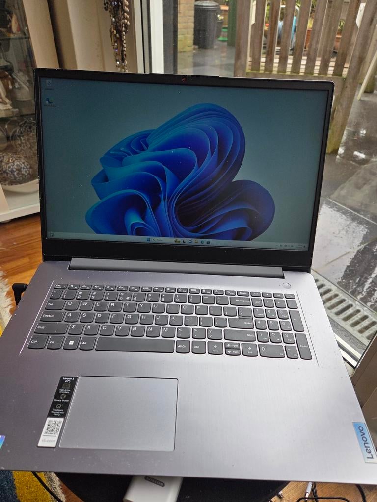 Lenovo laptop Ideapad 3 (17") met Windows 11 Home, Computers en Software, Windows Laptops, 2 tot 3 Ghz, Qwerty, Lenovo ., 8 GB