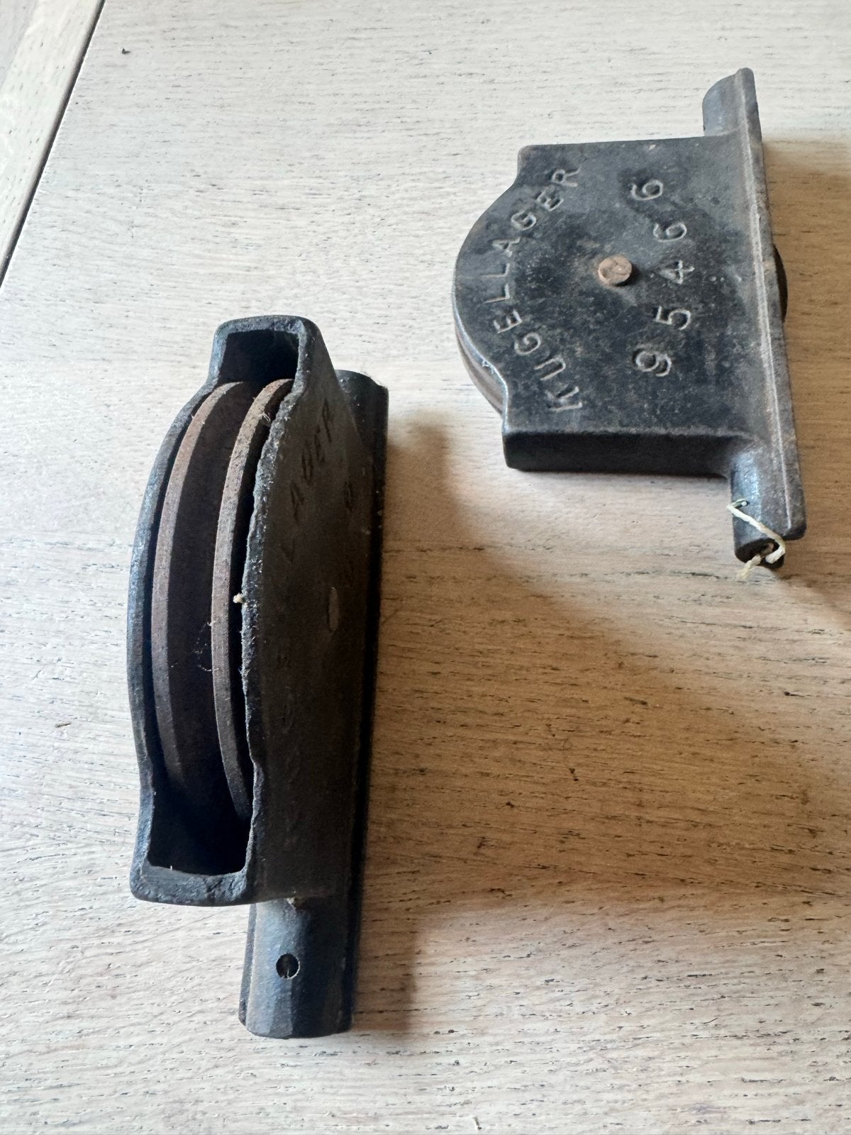 Set van 4 antieke gietijzeren en-suite deuren geleiders, Ophalen of Verzenden