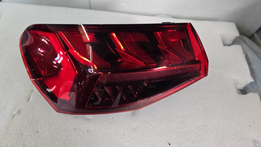 Audi A3 8Y 2021-2024 LED Achterlicht Links 8Y0945207, Gebruikt, AUDI AG, Auto-Union-Strasse 1
85045  Ingolstadt, DE, Kundenbetreuung@audi.de