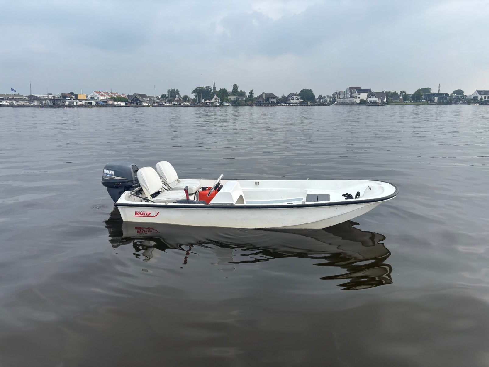 Boston Whaler 11 F sport - Yamaha 9.9 pk 4 takt - afdekzeil, Consoleboot, Gebruikt, Antifouling, 2 m