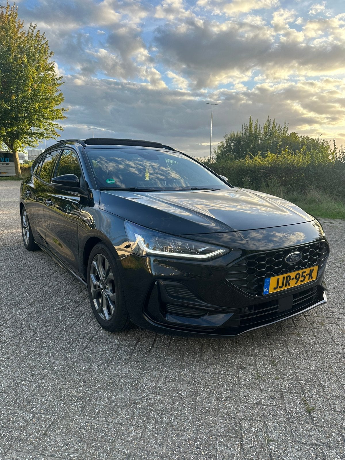 Ford Focus 1.5 Ecoblue ST-Line 120pk Aut 2023 Zwart B&O PANO, Auto's, Ford, Stof, Lichtsensor, 4 cilinders, Zwart