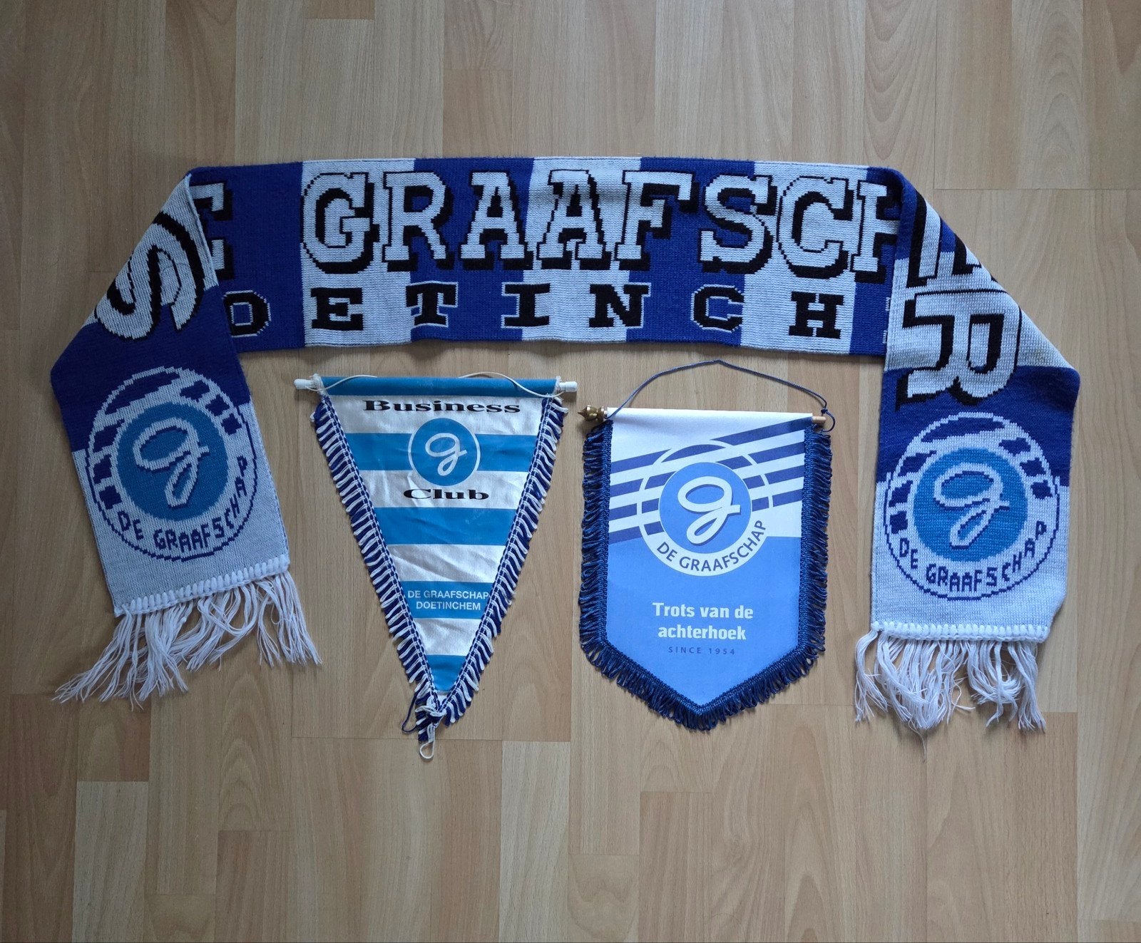 De Graafschap.  Sjaal en 2 vaantjes.  Zie foto's., Verzamelen, Ophalen of Verzenden, Overige binnenlandse clubs, Vaantje of Sjaal