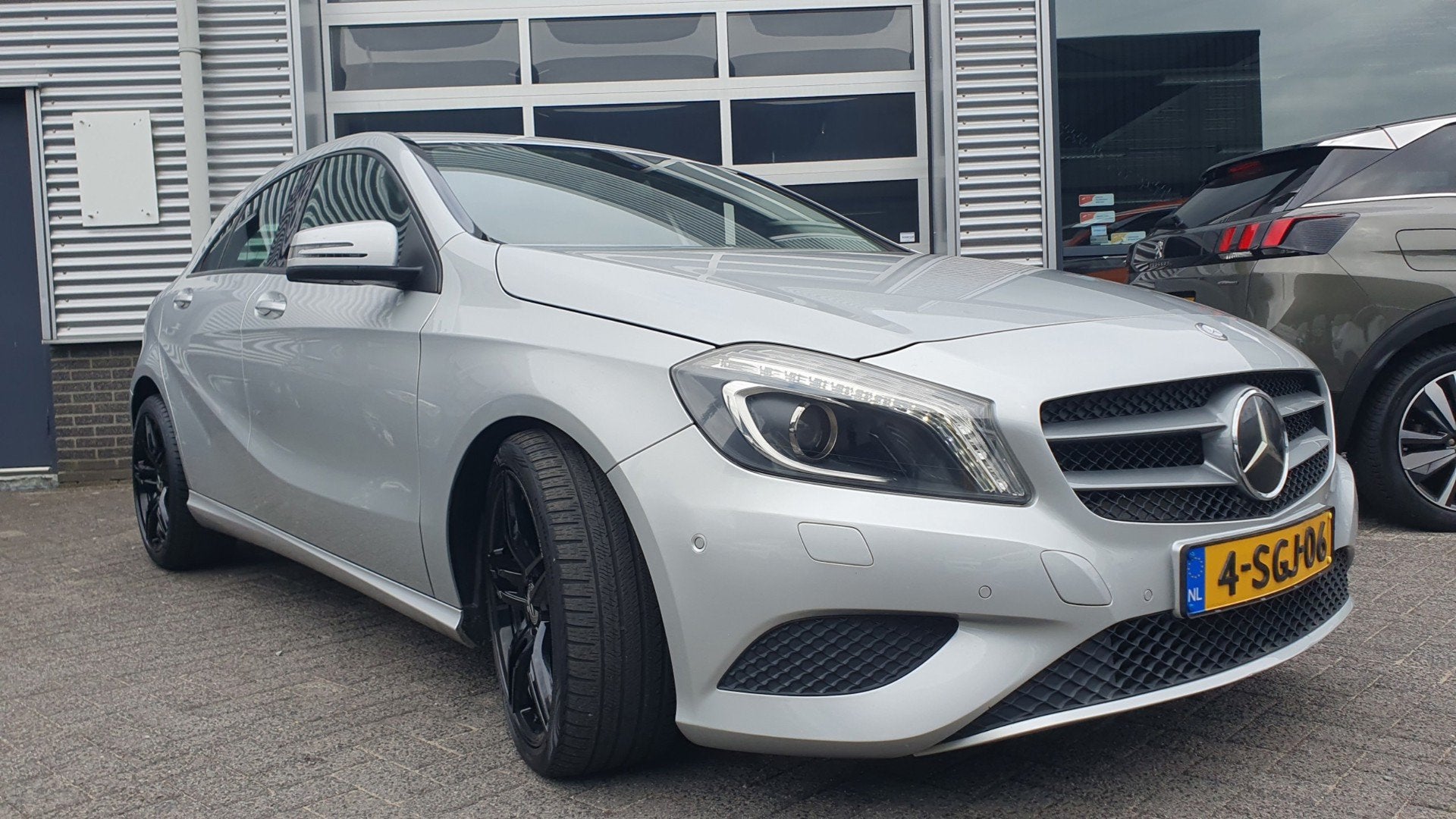 Mercedes-Benz A-klasse 180 Edition Navigatie 4U3, Voorwielaandrijving, Gebruikt, 4 cilinders, 122 pk