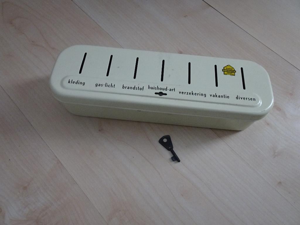 brabantia spaarpot , huishoudgeldkistje , emaille, Verzamelen, Spaarpotten, Ophalen of Verzenden, Gebruikt, Metaal of Blik, Overige thema's
