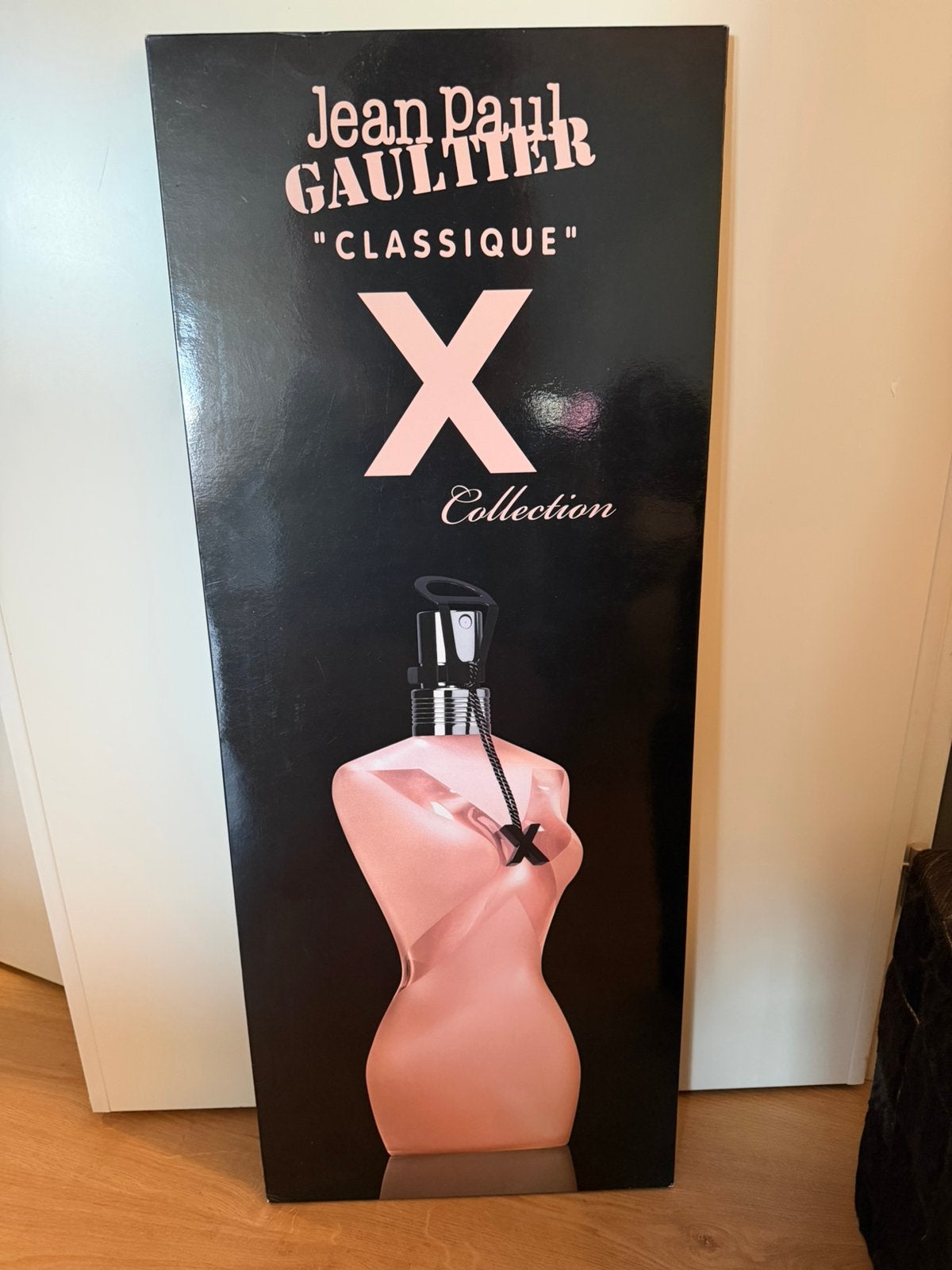 Reclame plaat Jean Paul Gaultier ‘classique’ X Collection, Verzamelen, Ophalen of Verzenden, Zo goed als nieuw, Toebehoren