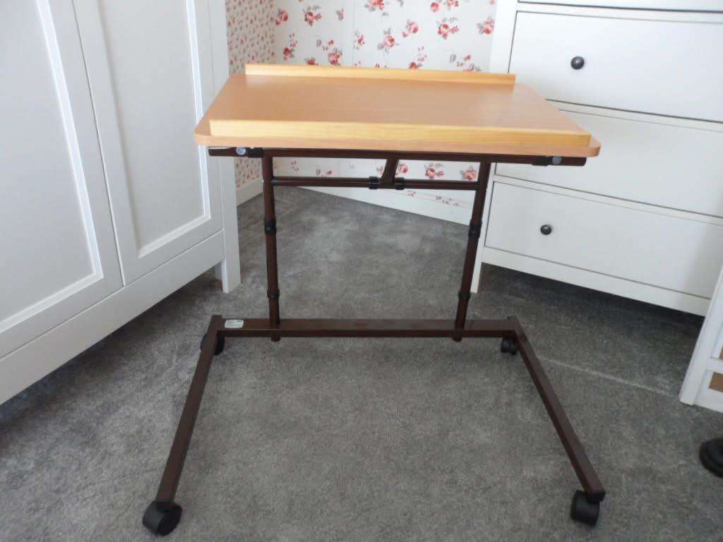 Verrijdbare tafel voor bv bij sta op stoel, Diversen, Verpleegmiddelen, Ophalen, Zo goed als nieuw