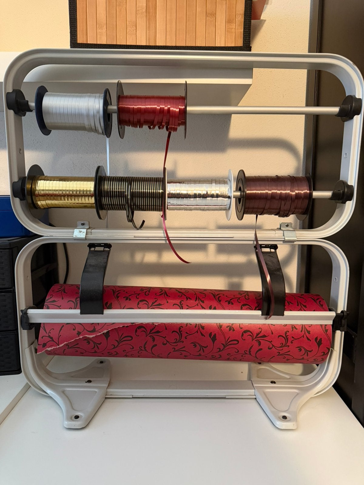 Papierrolhouder en Lintenhouder met flinke rol Papier + Lint, Diversen, Cadeaupapier, Ophalen, Gebruikt