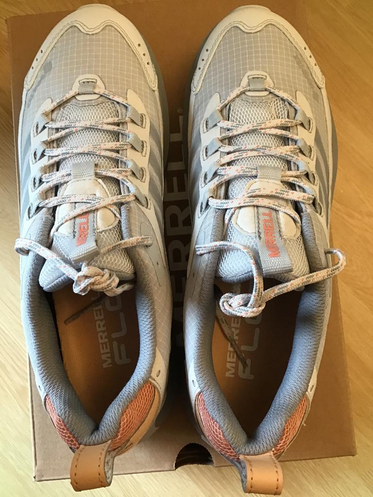 Sportschoenen, Merrell, Dansschoenen, Ophalen of Verzenden, Zo goed als nieuw