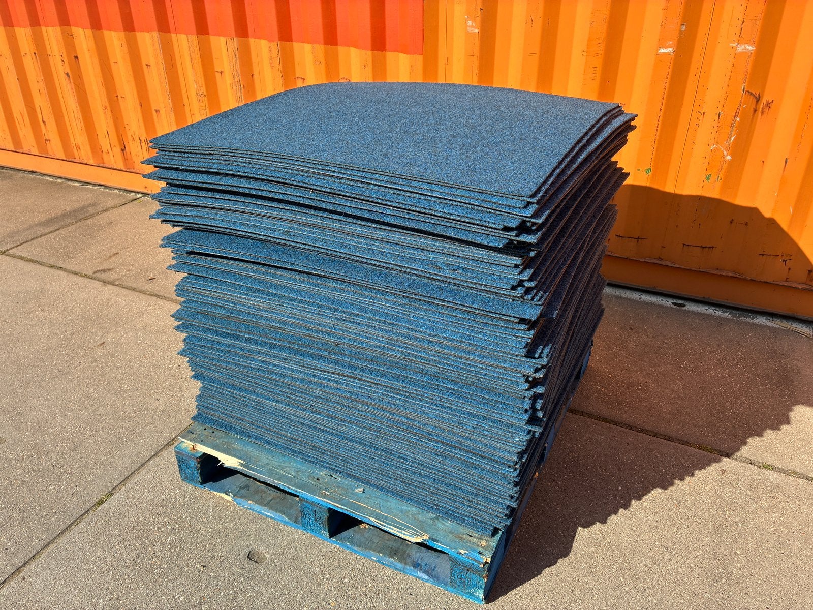 Grote partij Blauwe tapijttegels 100x100, Ophalen, Blauw, Zo goed als nieuw, Tapijttegels