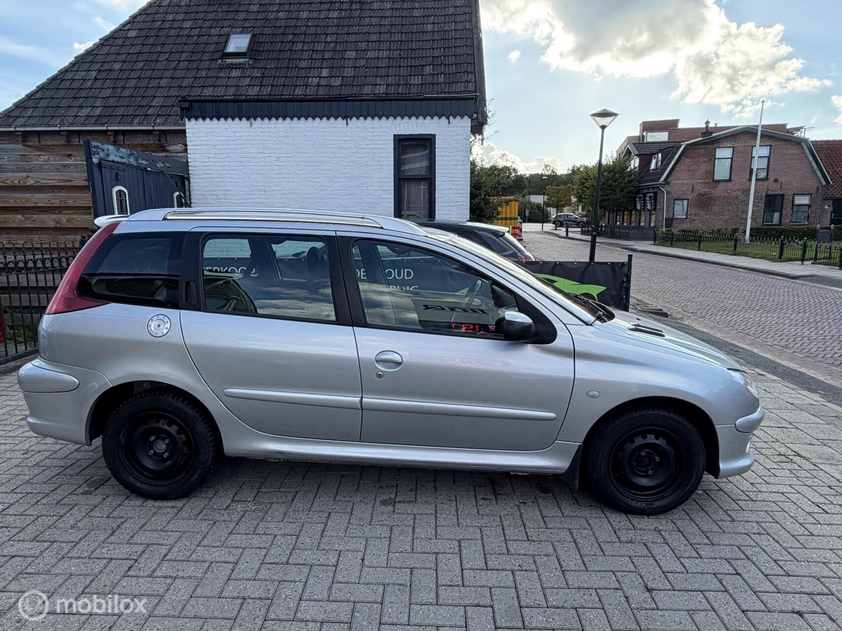 Peugeot 206 SW 2.0 HDi Quiksilver zeer nette auto | apk, Auto's, Peugeot, Voorwielaandrijving, Gebruikt, 4 cilinders, Origineel Nederlands