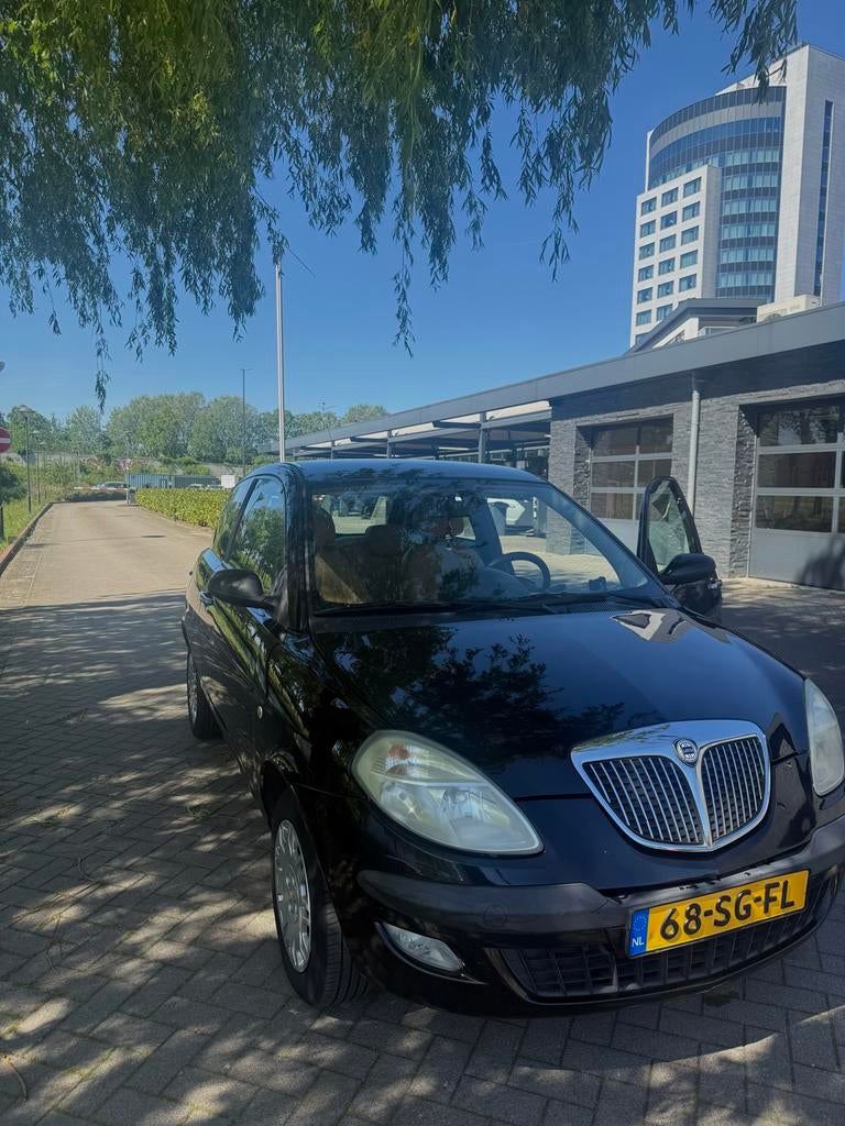 Lancia Ypsilon 1.4 2006 Zwart | Leren bekleding | Airco, Auto's, Lancia, Voorwielaandrijving, 15 km/l, 40 €/maand, 400 kg
