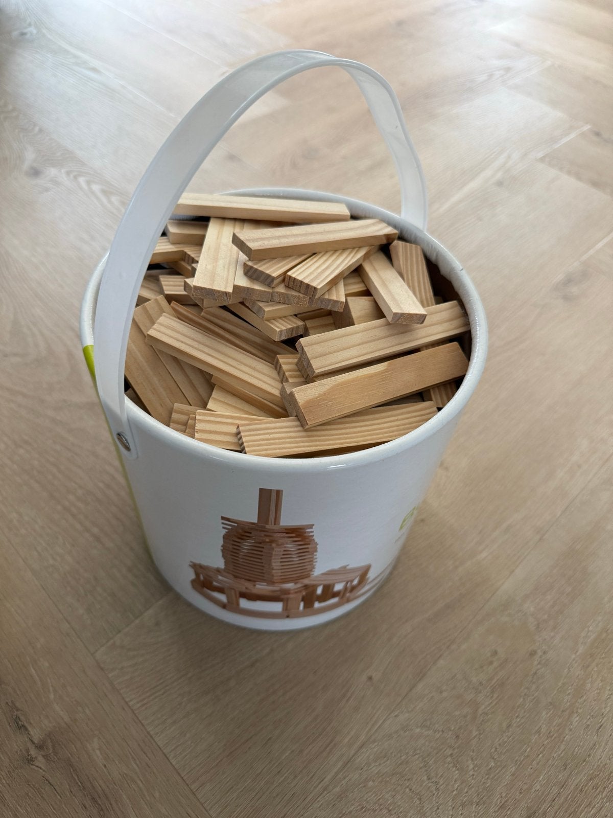 Wooden Toy - Houten bouwblokken - 200 stuks in emmer, Ophalen of Verzenden, Zo goed als nieuw, Overige typen